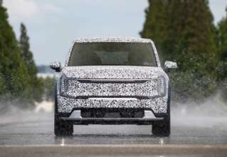 У Мережі з'явилися перші фото флагманського семимісного електрокросовера KIA/Фото: Carscoops KIA