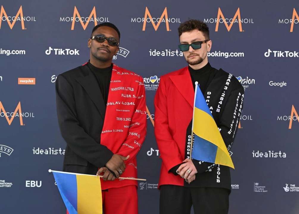 TVORCHI розіграють прапор України з підписами учасників "Євробачення-2023"/Фото: tvorchi_official/instagram TVORCHI розіграють прапор України з підписами учасників "Євробачення-2023"