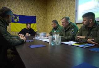 Учасники наради також детально проаналізували ситуацію на куп'янському напрямку.Вони предметно обговорили поточні операції українських захисників на півдні Учасники наради також детально проаналізували ситуацію на куп'янському напрямку.Вони предметно обговорили поточні операції українських захисників на півдні