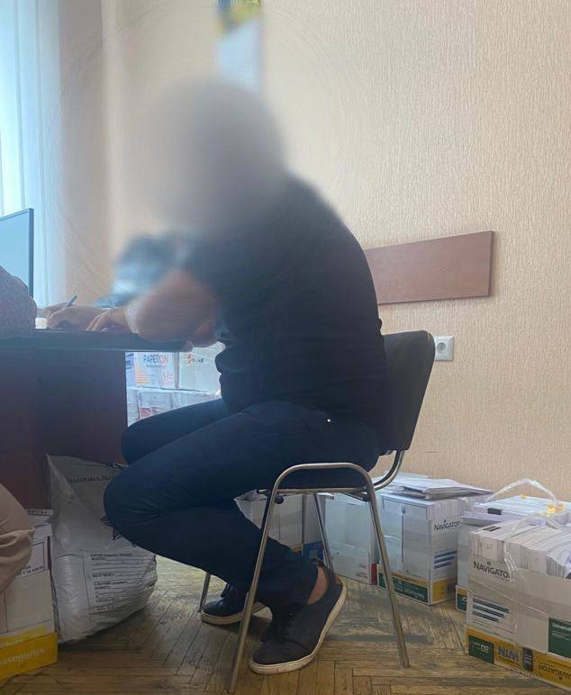 Экс-директору ритуальной службы и его сообщнице сообщено о подозрении/Фото: Офис генпрокурора Экс-директору ритуальной службы и его сообщнице сообщено о подозрении/Фото: Офис генпрокурора