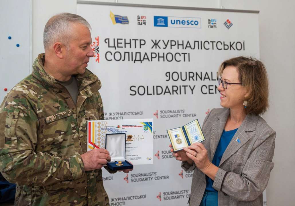 Книга українського військового перемогла на конкурсі / Фото: Командування Об'єднаних Сил ЗСУ Книга українського військового перемогла на Загальнонаціональному літературному конкурсі