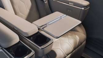 Фото: Volvo Комфортно, как в гостиной: Volvo представила свой первый электрический минивэн EM90. Фото