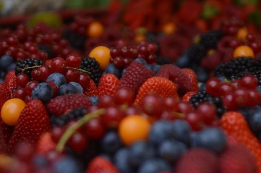 Як замінити "ягідні" суржики/Фото: Karoline Stk/Unsplash Ягоди