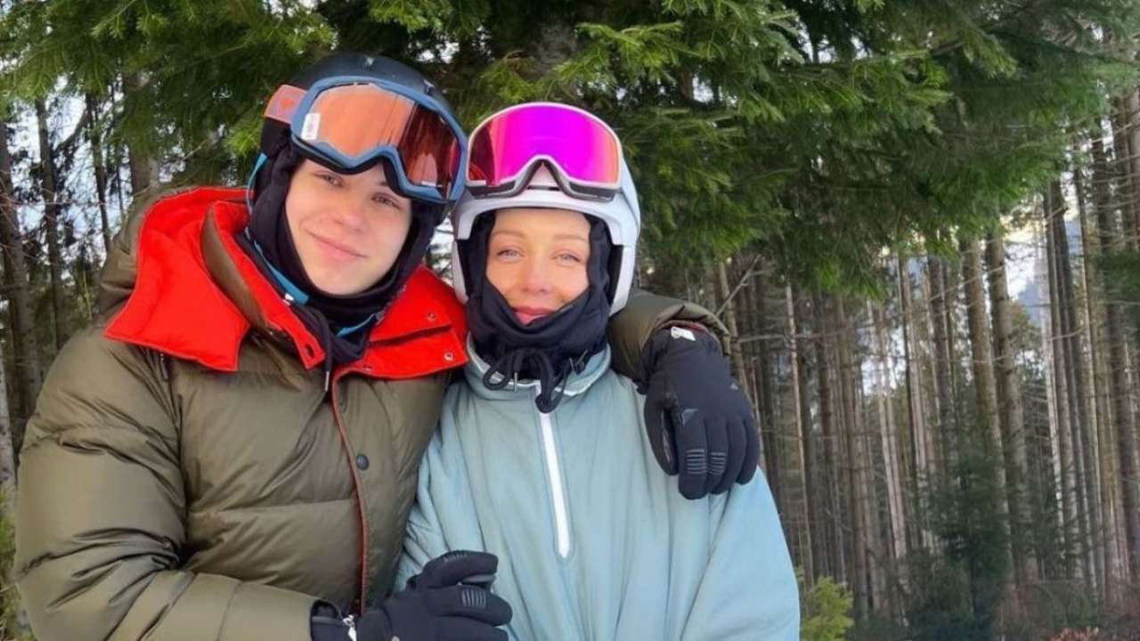 Тина Кароль впервые стала на лыжи во время отдыха с сыном в Карпатах (фото)