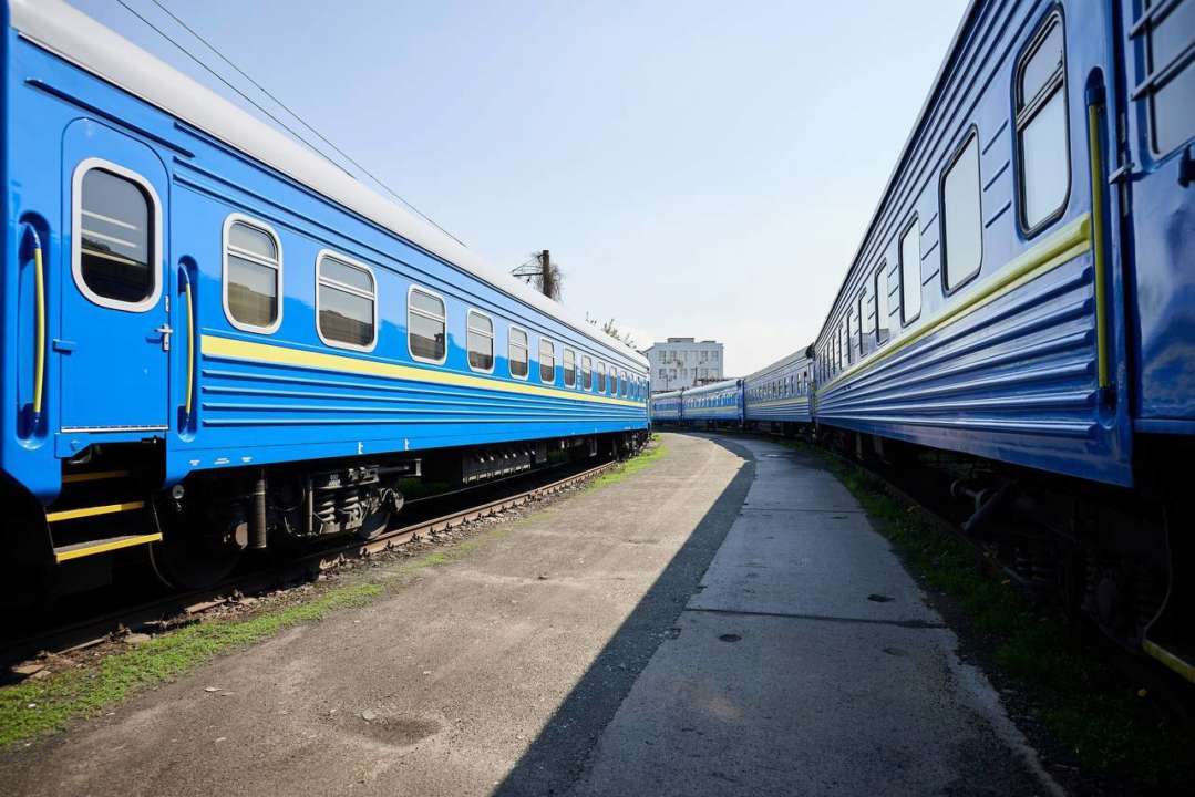Рух поїздів далекого сполучення та приміських поїздів у Харківській області здійснюється у штатному режимі/Фото:UkrzalInfo "Укрзалізниця" скасувала зміни в русі поїздів, запроваджені через обстріли Харківщини