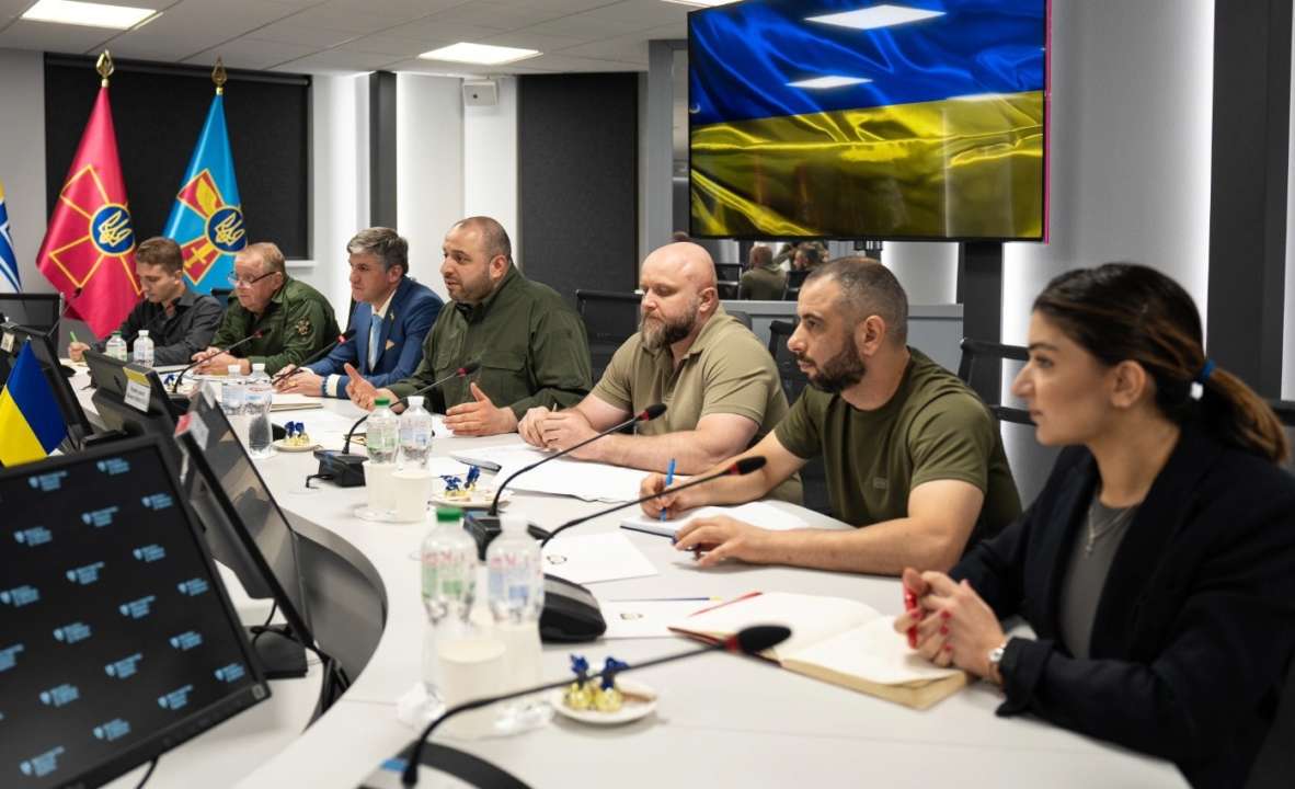 Умеров обсудил с латвийским коллегой укрепление коалиции дронов Умеров