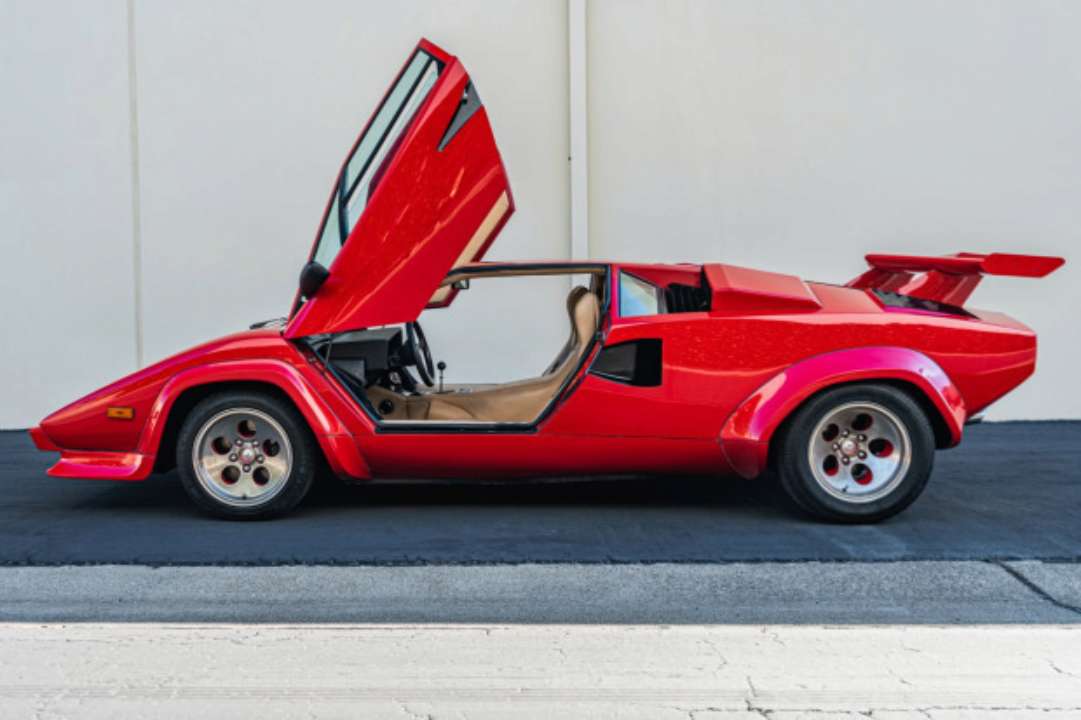 Фото: BRING A TRAILER/Автор — невідомий На аукціон виставили рідкісний автомобіль Lamborghini Countach. Фото