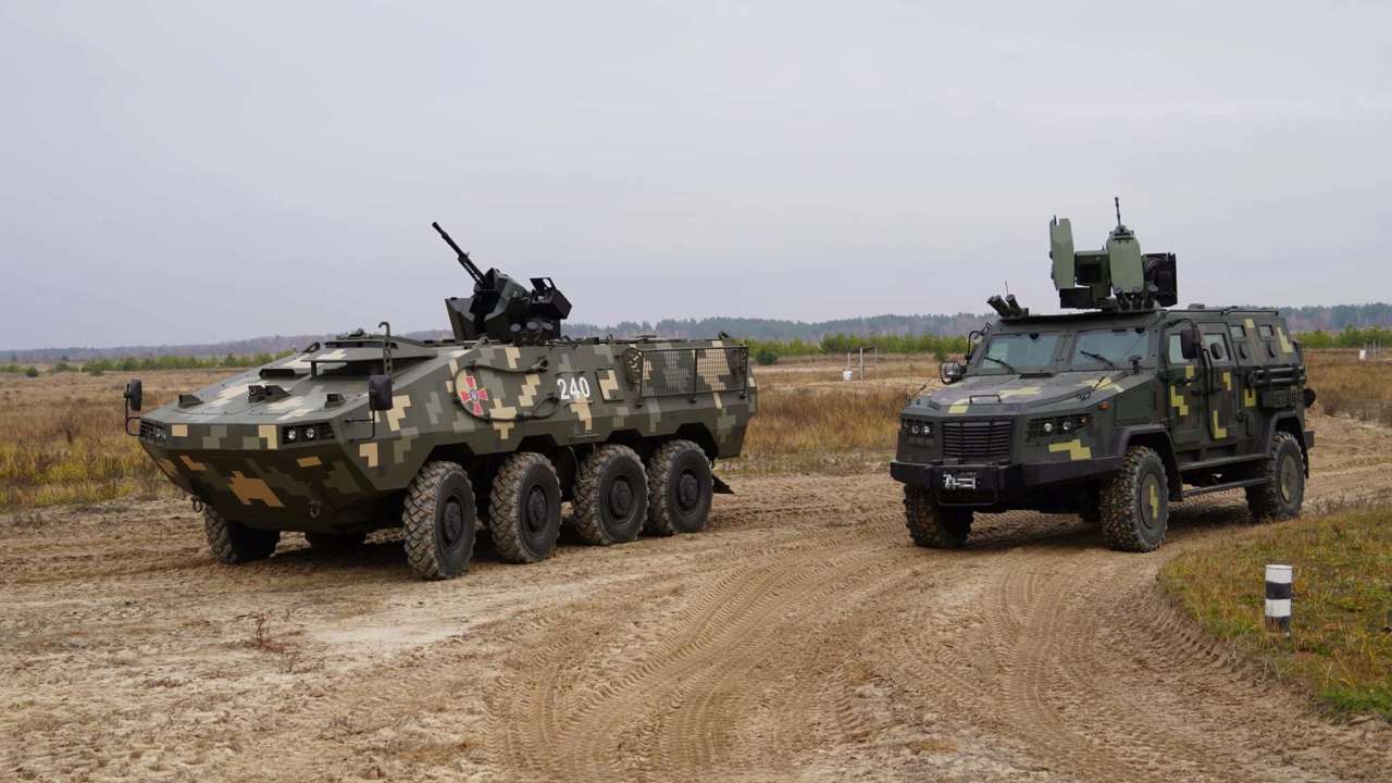 БТР-60 "Хорунжий" и броневик "Козак 2М1"