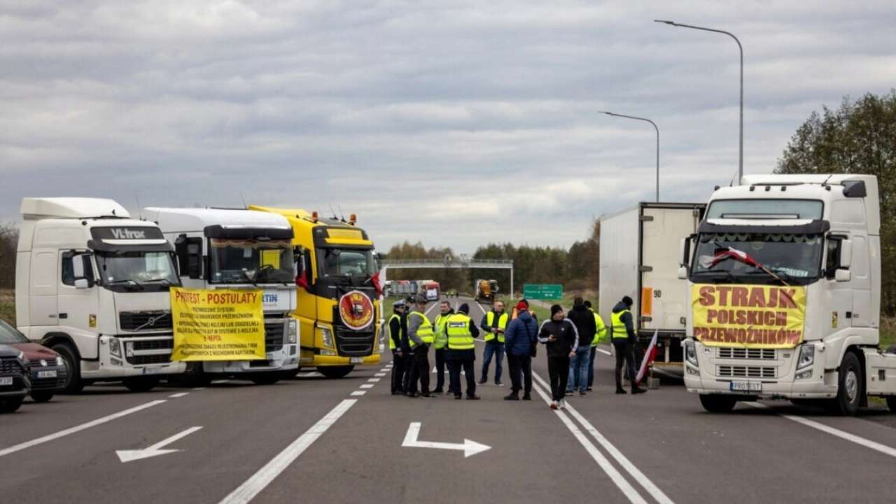 Польські перевізники призупинять протест на кордоні до 1 березня