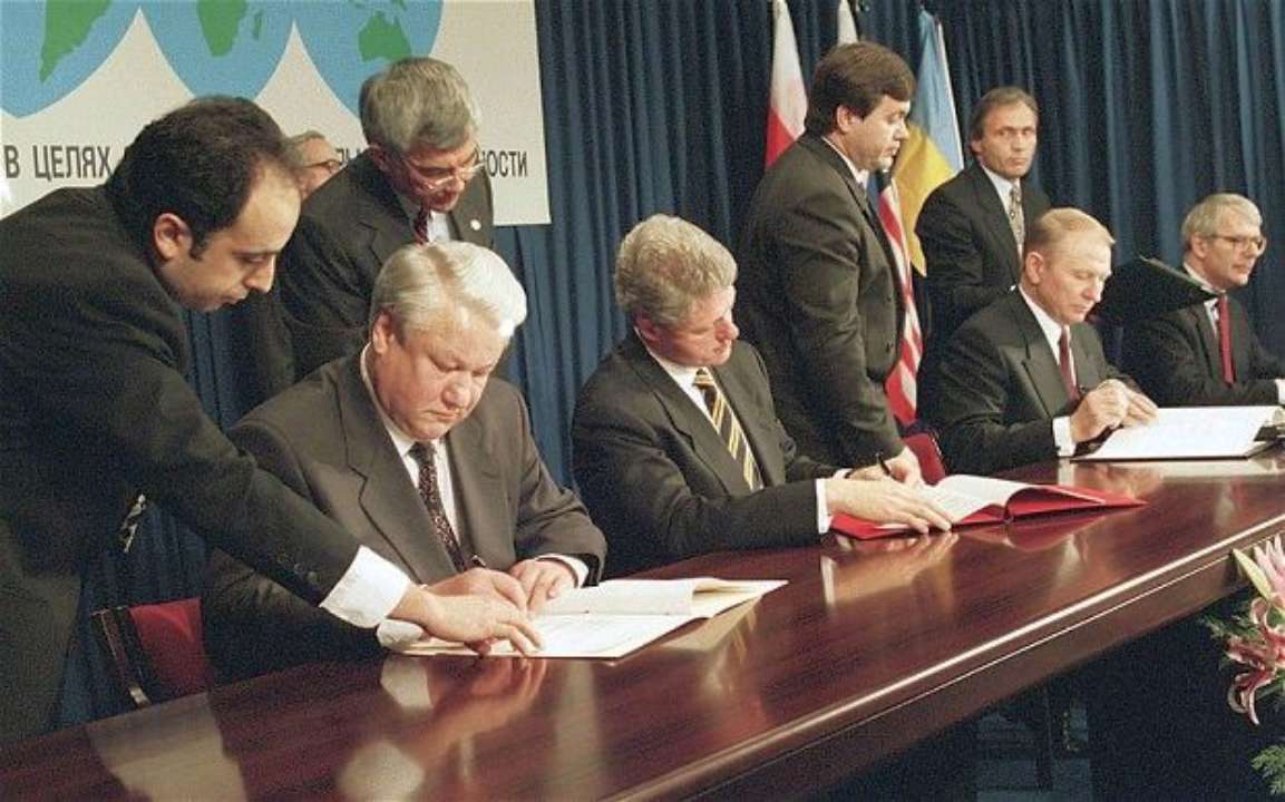 Підписання Будапештського меморандуму / Фото: Wikipedia Підписання Будапештського меморандуму / Фото: Wikipedia