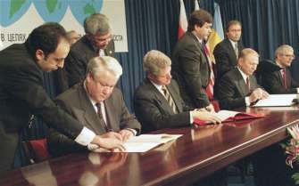 Підписання Будапештського меморандуму / Фото: Wikipedia Підписання Будапештського меморандуму / Фото: Wikipedia