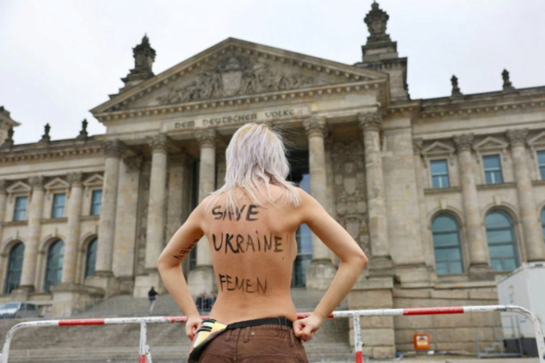 Активистка Femen рассказала, пытались ли ее завербовать спецслужбы/Фото: Анна Алляйн Активистка Femen рассказала, бывает ли ей страшно во время акций