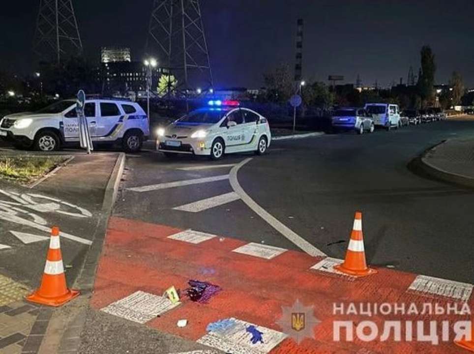 В Киеве водитель грузовика, будучи пьяным, сбил двух людей