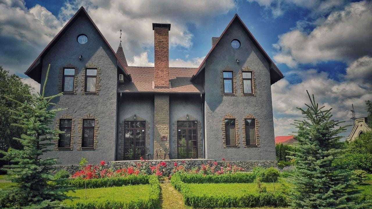 В Киевской области выставили на продажу "дом Дракулы" за $1 млн/Фото: Facebook/Автор: Оксана Матвеева Дом