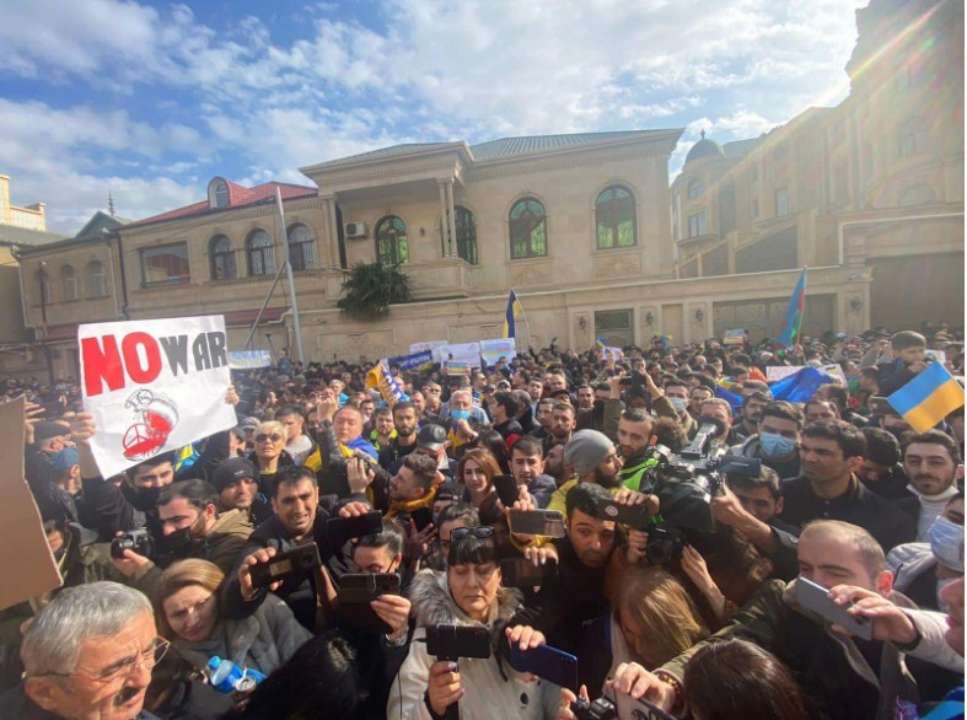 Азербайджан вышел на митинг