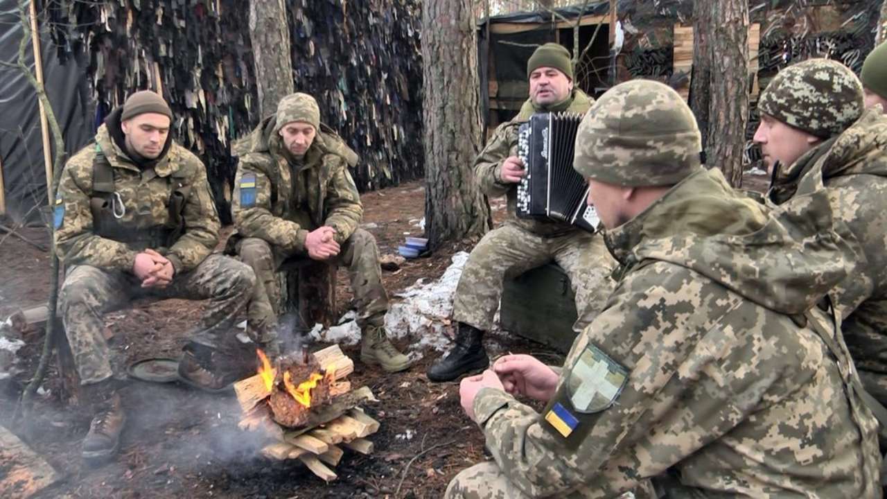 Військові музиканти переспівали легендарні українські пісні усіх часів. Відео