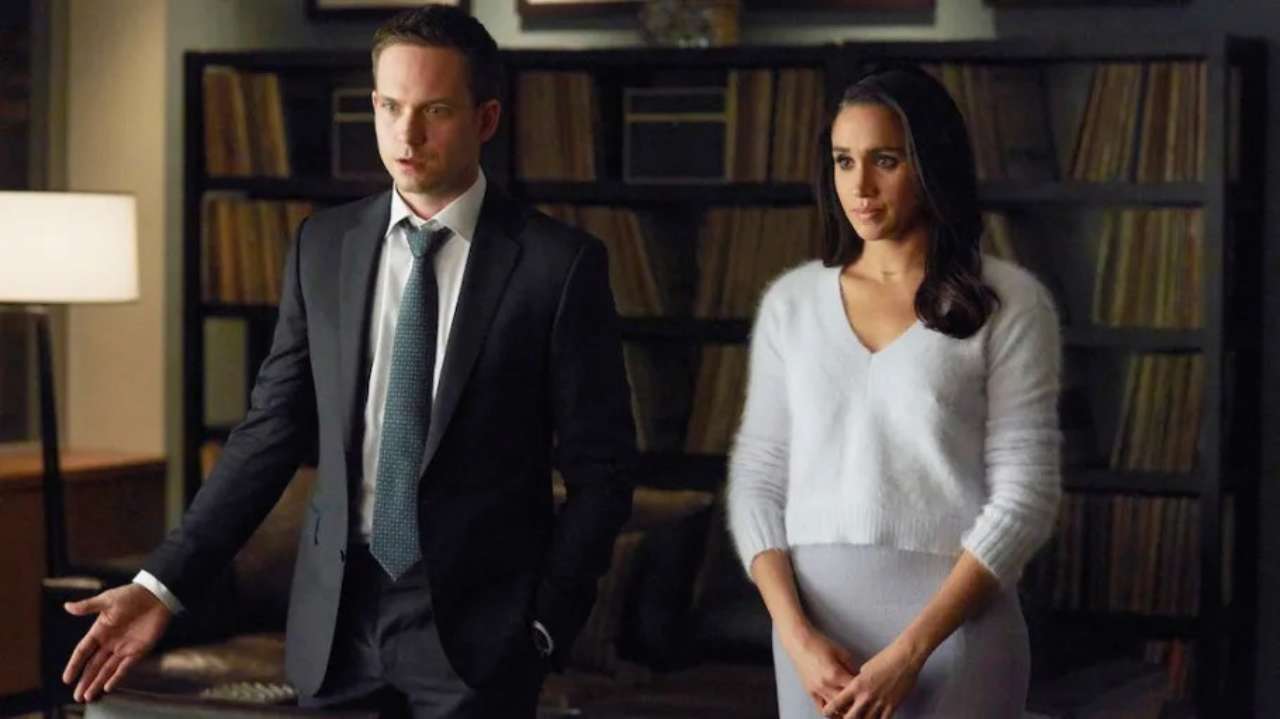 Культовый сериал с Меган Маркл в главной роли получил продолжение / Кадр из сериала "Форс-мажоры"/NBC Культовый сериал с Меган Маркл в главной роли получил продолжение: что известно о спин-оффе