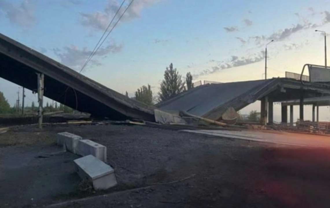 россияне разрушили мост между Покровском и Мирноградом