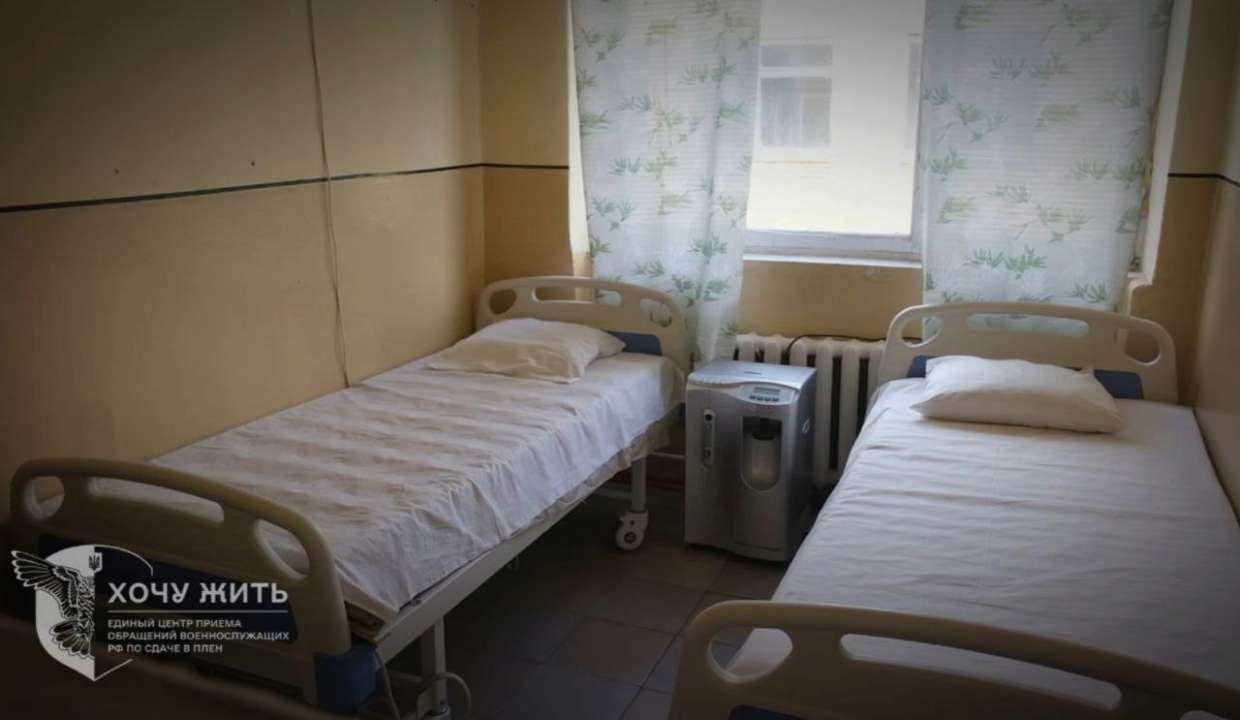 В Україні відкрили табір для російських військовополонених / Скриншот з відео В Україні відкрили табір для поранених російських військовополонених – "Центр-5"