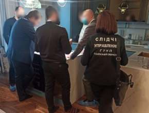 6 тисяч тон відходів з Covid-лікарень викинули просто неба, замість того, щоб спалити/фото: Нацполіція У трьох областях України медвыдходи з Сovid-лікарень скидали під відкритим небом