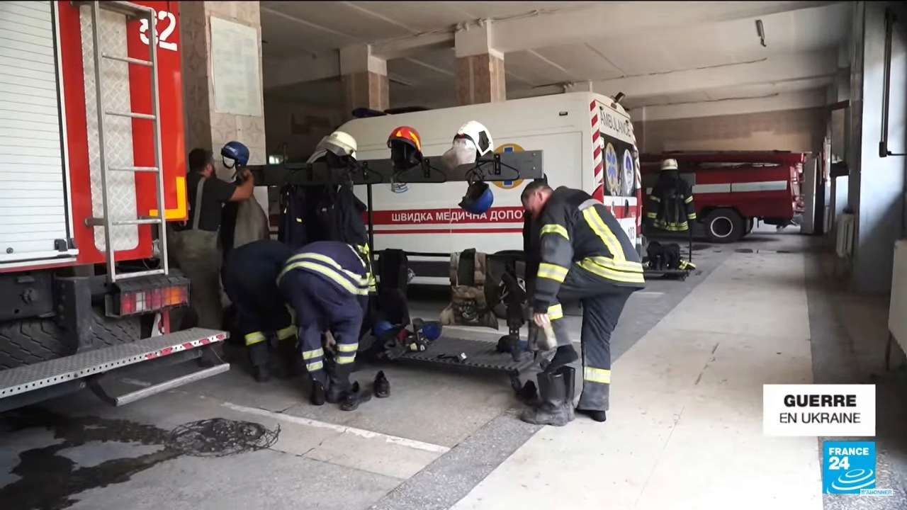 У Слов'янську французькі журналісти потрапили під обстріл окупантів під час зйомок. Відео