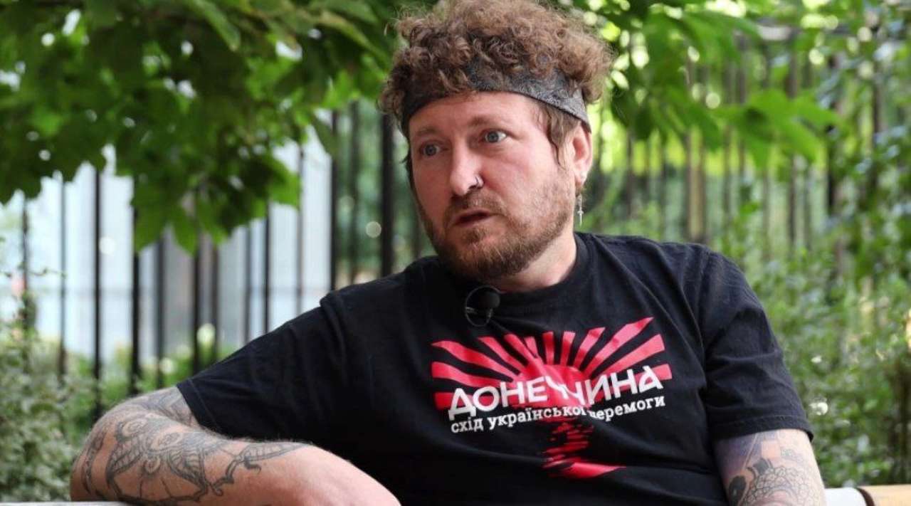 Чемеров назвав Винника "тарганом" / Скриншот з відео на Ютуб-каналі "Україна на часі Співзасновник "Культурного десанту" Чемеров назвав Винника "тарганом"