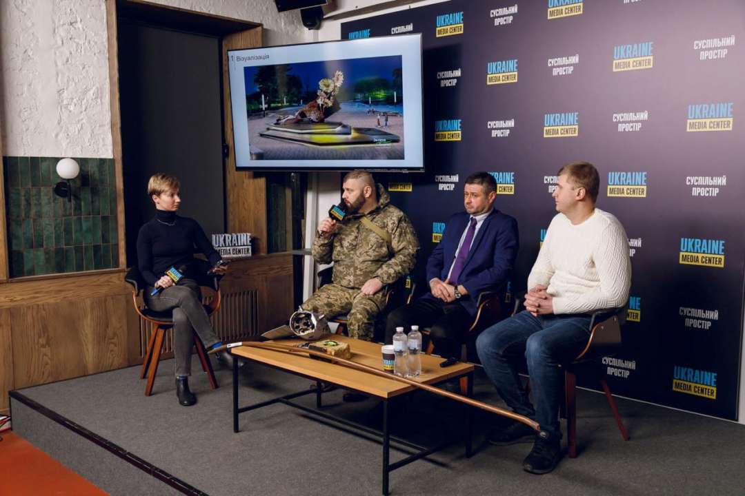 В Україні створюють унікальну скульптуру з трофейної бронетехніки як доказ злочинів росії