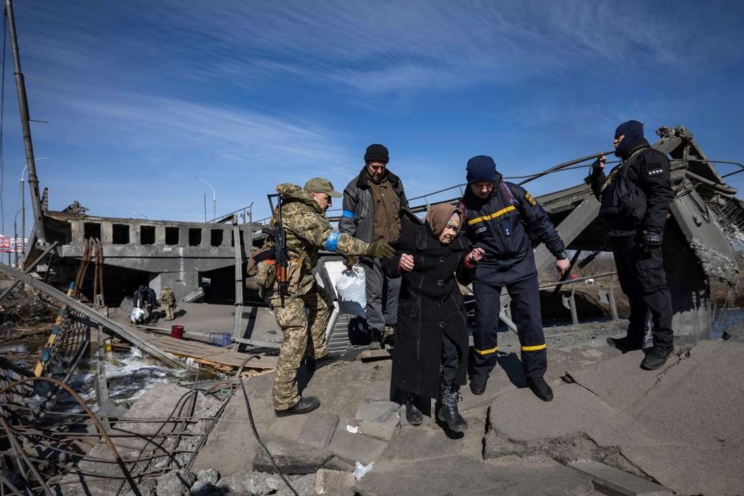 Російські бойовики обстрілювали Луганську область всю ніч/Фото: Getty Images Влаштували пекло: на Луганщині росіяни вели обстріли всю ніч