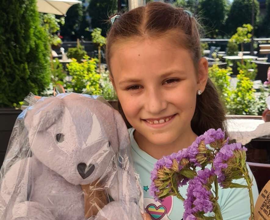 Все, что получила на день рождения: 9-летняя девочка отдала на нужды ВСУ 6 000 грн и 40 евро