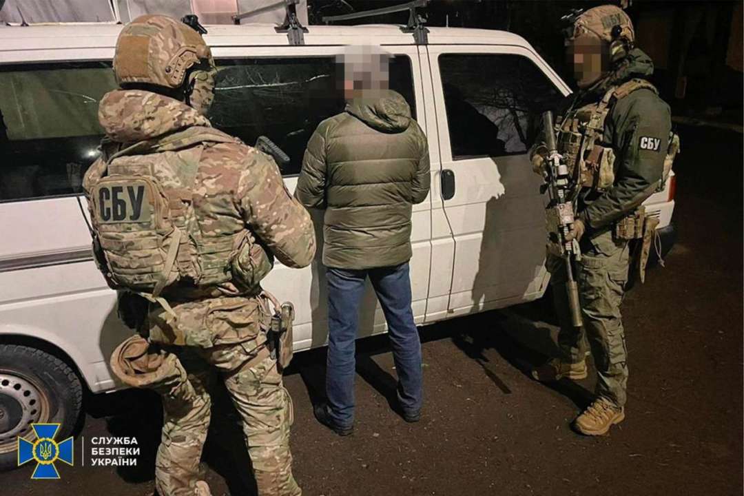 СБУ задержала вражеского диверсанта, который хотел взорвать один из объектов транспортной инфраструктуры Ровно/Фото: СБУ Хотел взорвать объект транспортной инфраструктуры в Ровно: СБУ задержали российского диверсанта