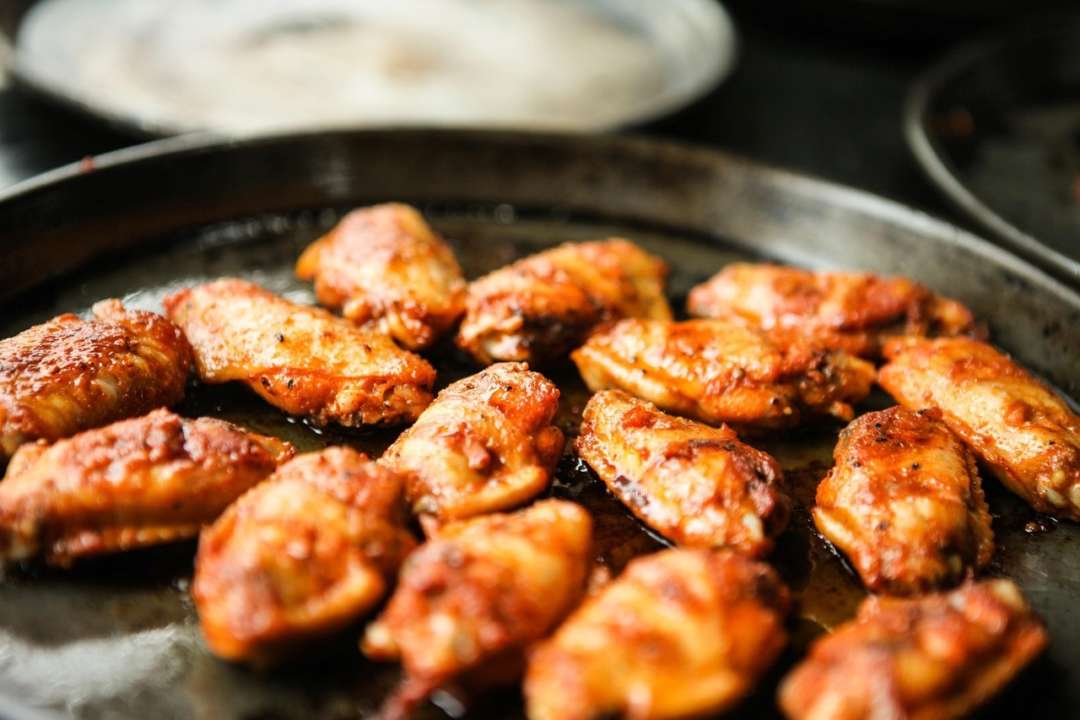 Рецепт вкусных куриных крылышек / Фото: Pixabay Божественные крылышки: рецепт курицы с соусом Наршараб