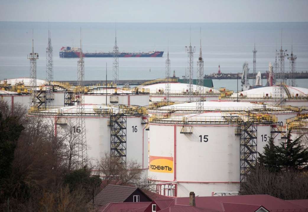Фото з bloomberg Bloomberg: російська нафтопереробка впала до майже річного мінімуму
