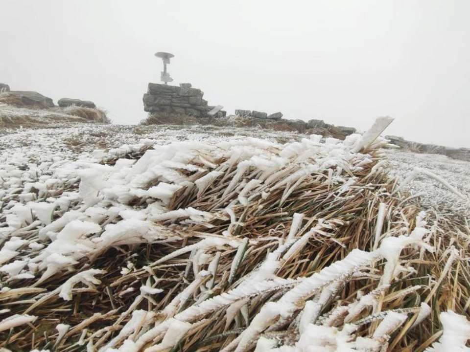 На горі Піп Іван вдарив мороз/Фото: chornogora.rescue112 У Карпатах вже панує справжня зима: на горі Піп Іван вдарив мороз