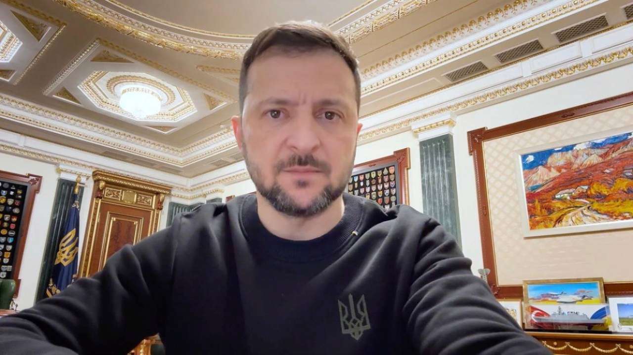 Никакой причины нет, чтобы еще и корейцы погибали в этой войне; единственная причина - это безумие путина/Фото: president.gov.ua россияне пытаются скрыть потери северокорейских солдат в Курской области — Зеленский