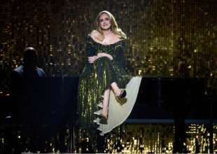 Adele випустила кліп на пісню "I Drink Wine" / Фото: Getty Images Британська співачка Adele презентувала новий сюрреалістичний кліп на пісню "I Drink Wine"