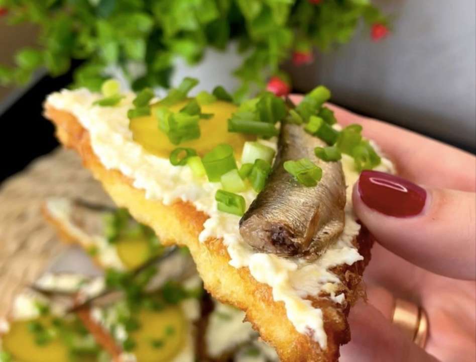 Рецепт бутерброда зі шпротами / Фото: instagram/vistovska_cooking