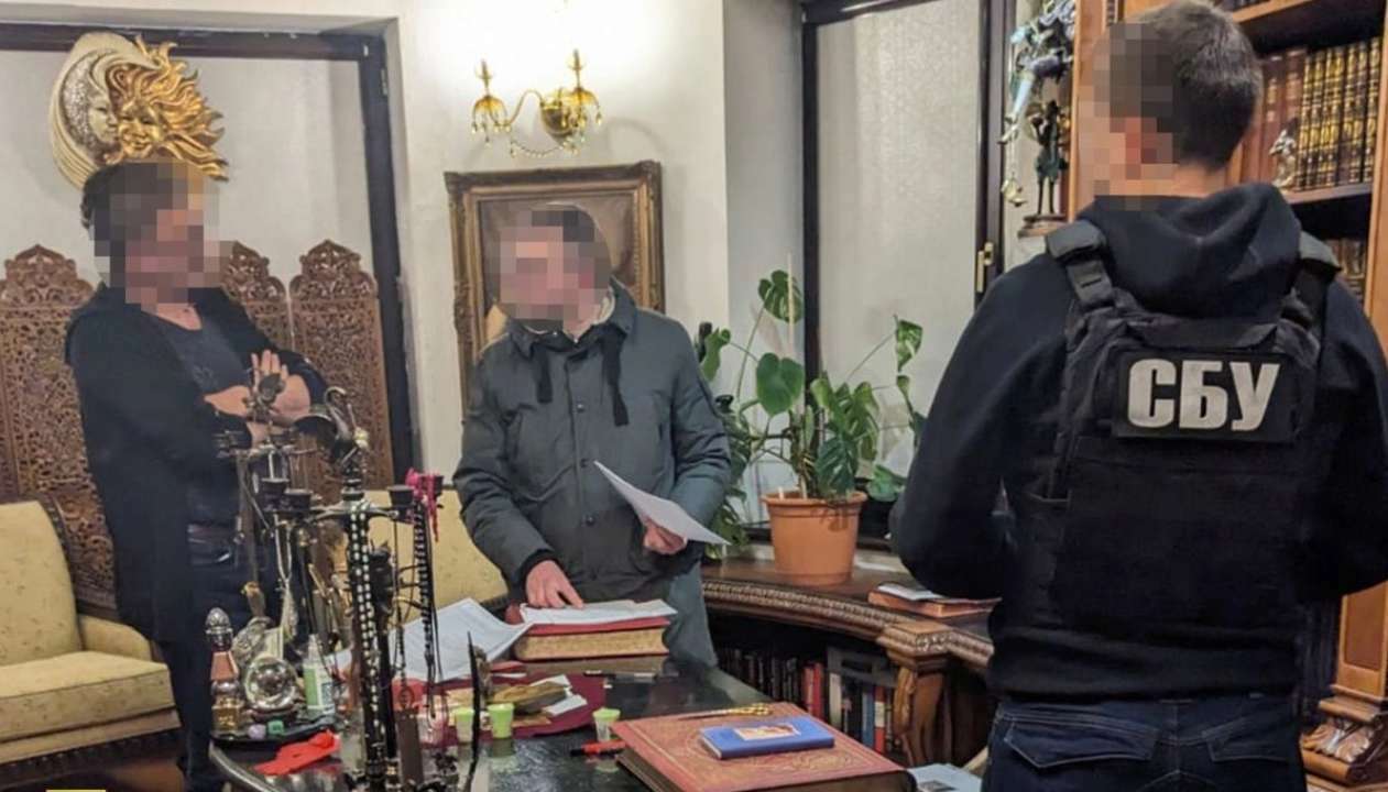 СБУ викрила схему розкрадання майже 1,5 млрд гривень під час закупівлі боєприпасів Учасник схеми розкрадання грошей: ексчиновника Міноборони відправили під варту до 8 квітня