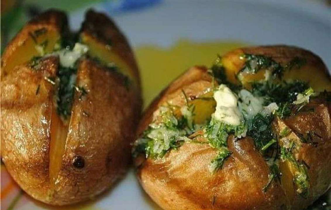 Румяный картофель с чесночным маслом