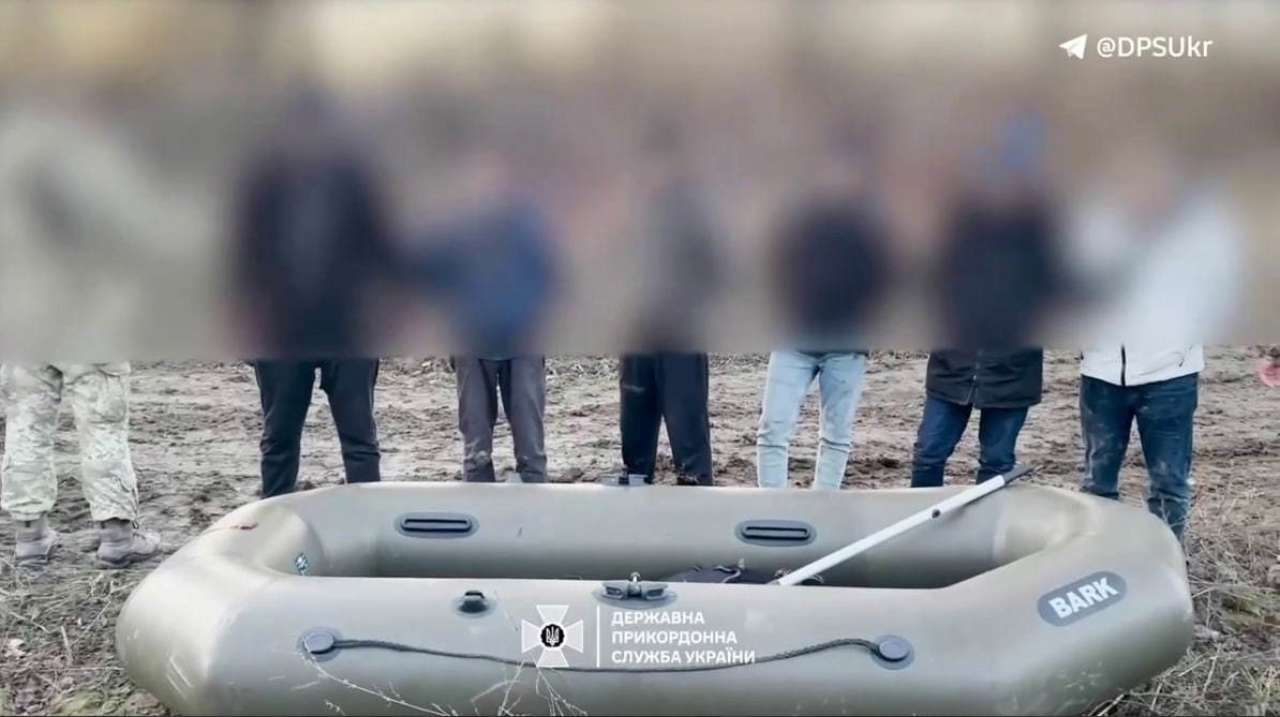 Задержаны 6 военнообязанных, которые пытались незаконно попасть в Венгрию/Фото: скрин Задержаны 6 военнообязанных, которые пытались незаконно попасть в Венгрию — ГПСУ
