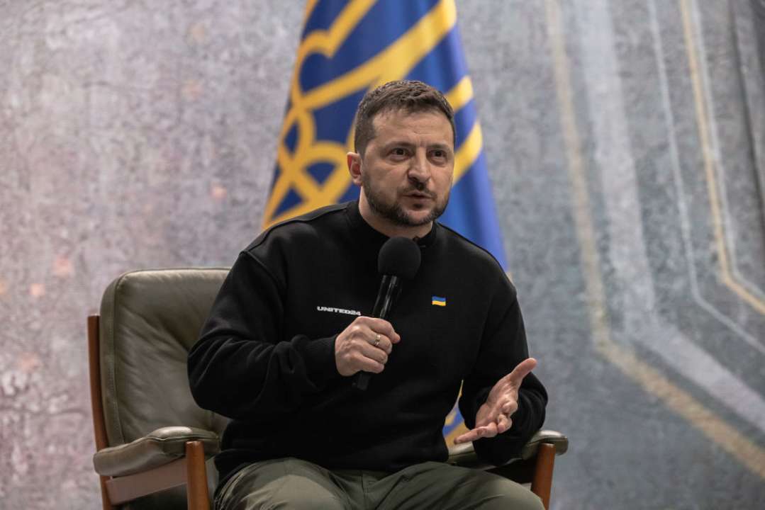 Зеленский заявил, что Европе нужно научиться заботиться о себе/Фото: Roman Pilipey/Getty Images Европа должна научиться полностью заботиться о себе – Зеленский