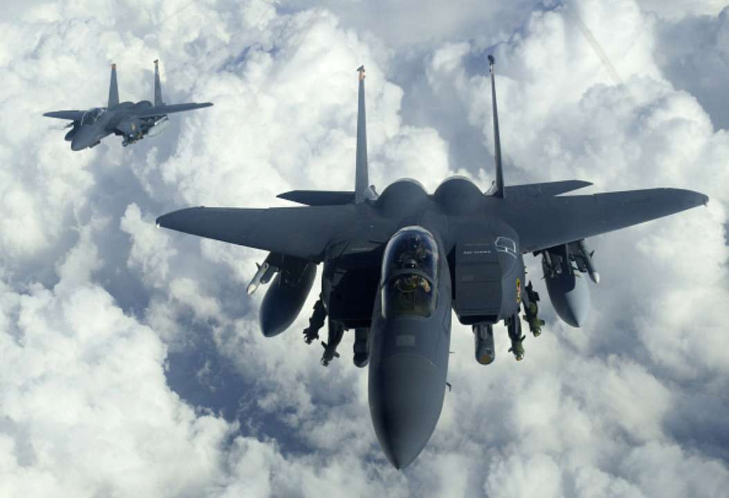 В Китае разбился военный истребитель/Фото: Suzanne Jenkins/U.S. Air Force via Getty Images В жилом квартале Китая разбился военный истребитель: один человек погиб