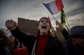 В Париже во время протестов произошли стычки с полицией/Фото: Getty Images В Париже во время протестов произошли стычки с полицией/Фото: Getty Images