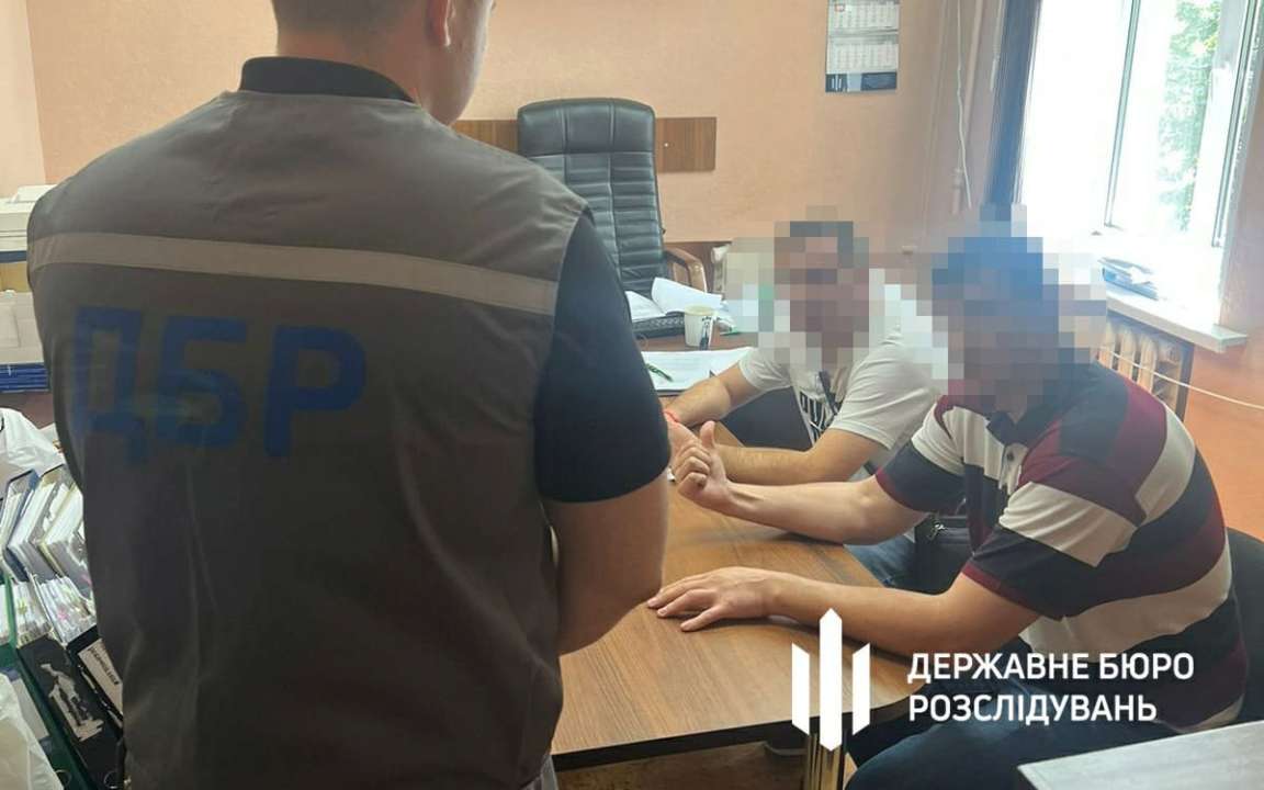 Расследование в отношении двух сумских правоохранителей, продававших гуманитарку, завершили