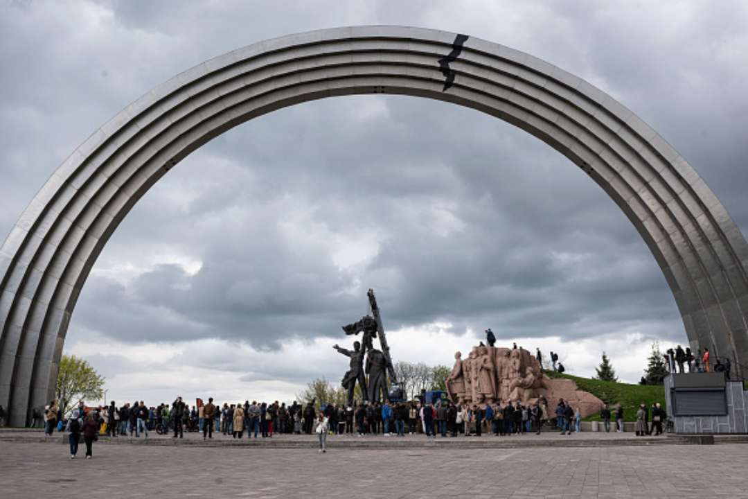 Арку "Свободи українського народу" не будуть демонтувати/Фото: Getty Images Арку "Свободи українського народу" не будуть демонтувати – КМДА