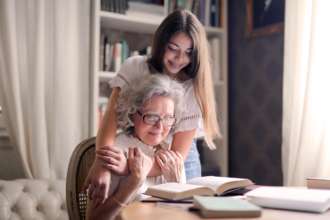 фото: pexels Что подарить на День матери
