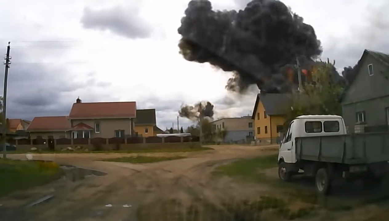 Авіакатастрофа в Білорусі: момент падіння літака потрапив на відео