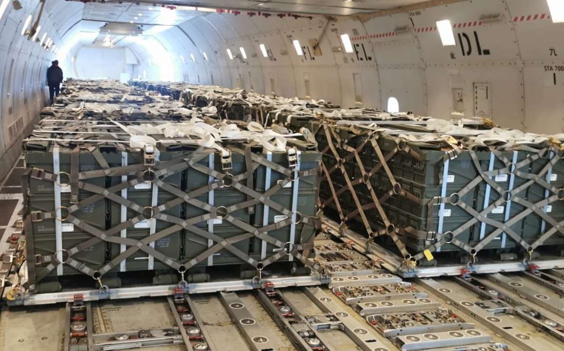 В Україну доставили сьому партію допомоги від США/Фото: Тwitter/Oleksii Reznikov Військова допомога від США: в Україну прибув сьомий літак із боєприпасами