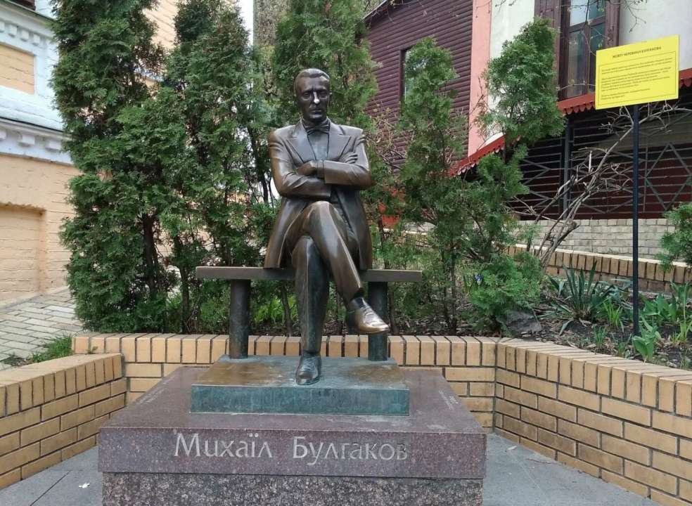 Київська влада розгляне питання усунення Булгакова з публічного простору після формування УІНП остаточної позиції щодо нього/Фото: imi.org.ua Київ розгляне питання усунення Булгакова з публічного простору після формування позиції УІНП