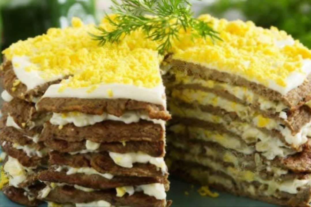 Фото: ТГ-канал Український кулінар | Рецепти Печінковий торт: просто, але смачно