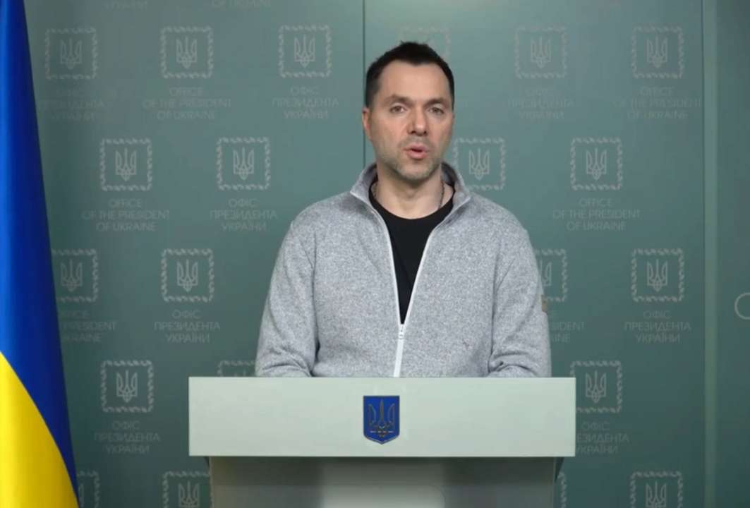 Арестович розповів, що у Бучі місцеві жителі спалили окупантів/Фото: скріншот Арестович розповів, що у Бучі місцеві жителі спалили окупантів
